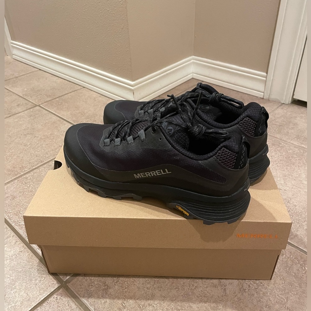 NIB Merrell Men’s hiking shoe size 10.5